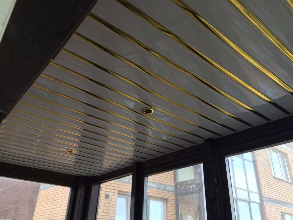 Деревянный реечный потолок