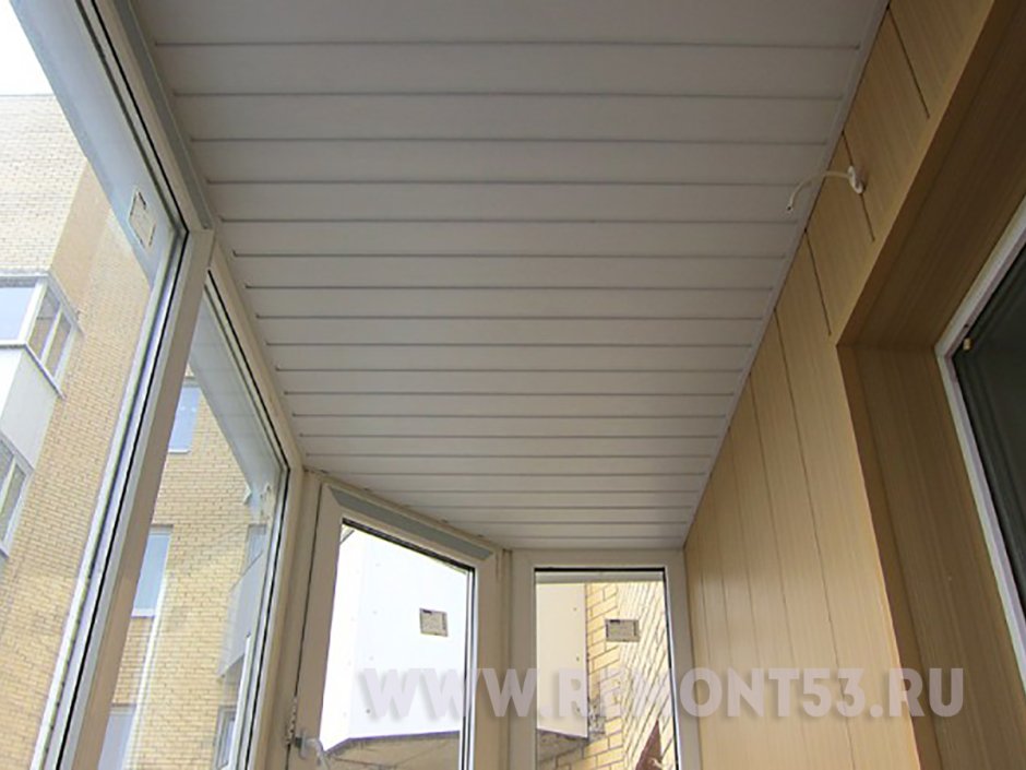 Демонтаж реечного потолка