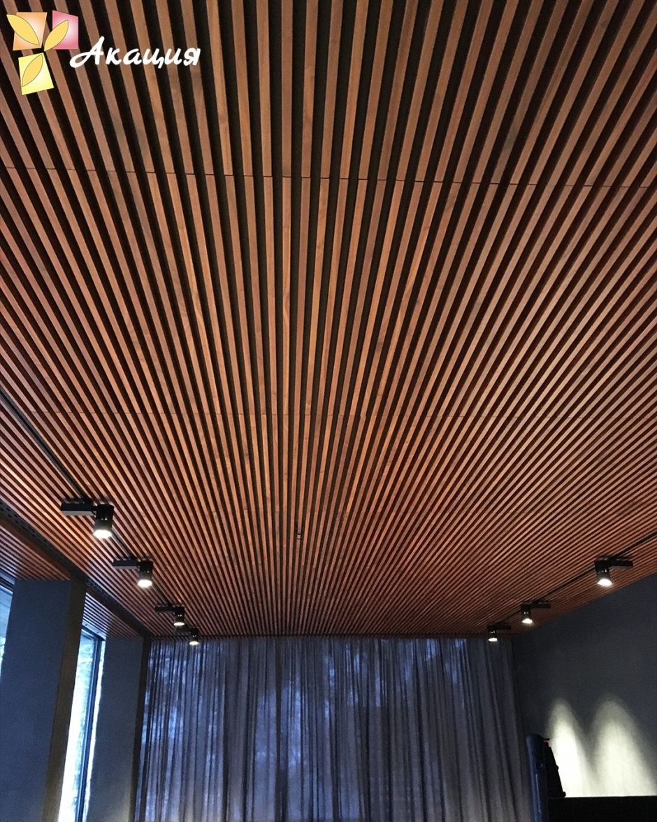 Реечный потолок на балконе