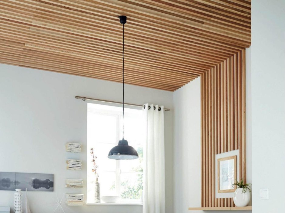 Деревянный реечный потолок кубообразный