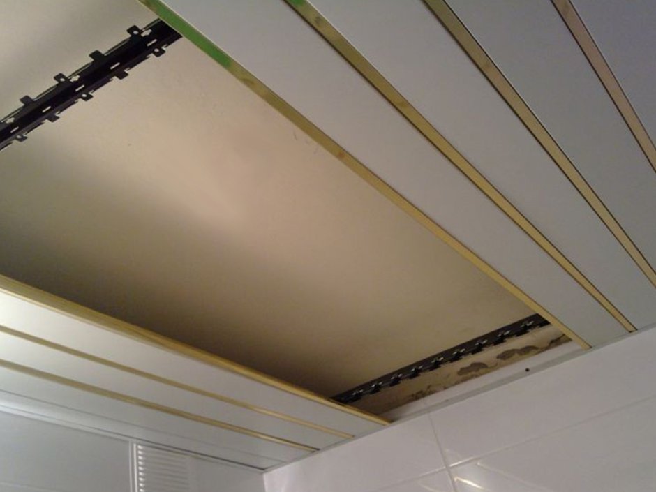 Потолок на балконе