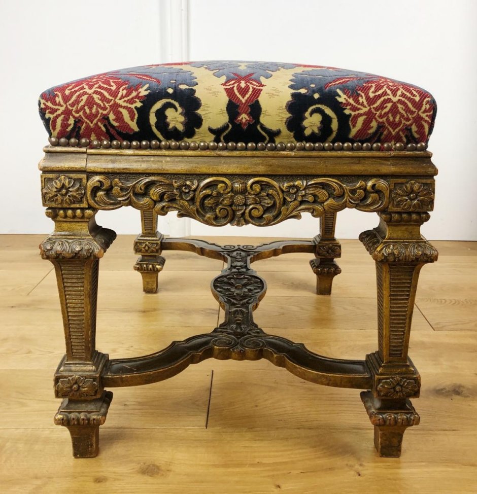 Козетка в интерьере гостиной