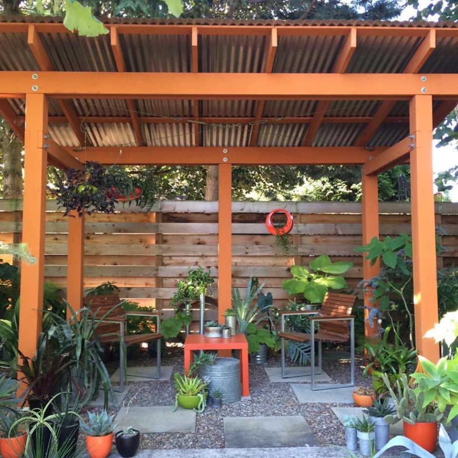 Обустройство навеса на даче