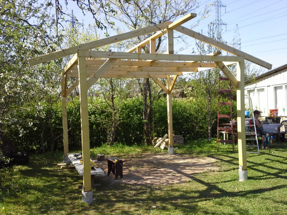 Навес к дому из дерева