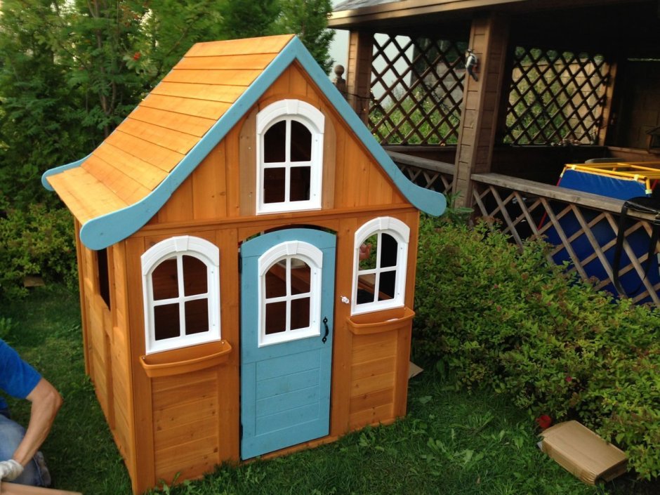Детский деревянный домик внутри