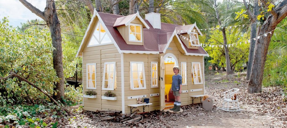 Двухэтажный деревянный домик для детей