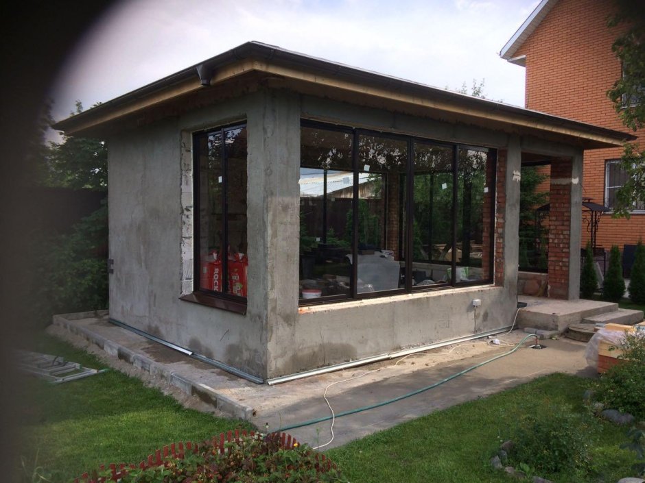 Беседка из пеноблоков с панорамными окнами