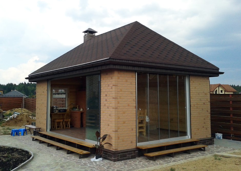 Беседка кирпичная застекленная