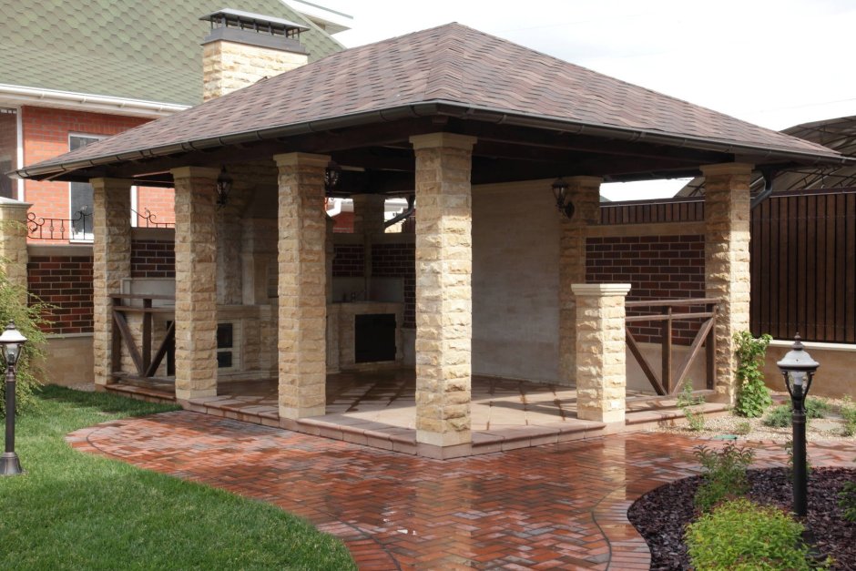 Беседка из кирпича с мангалом