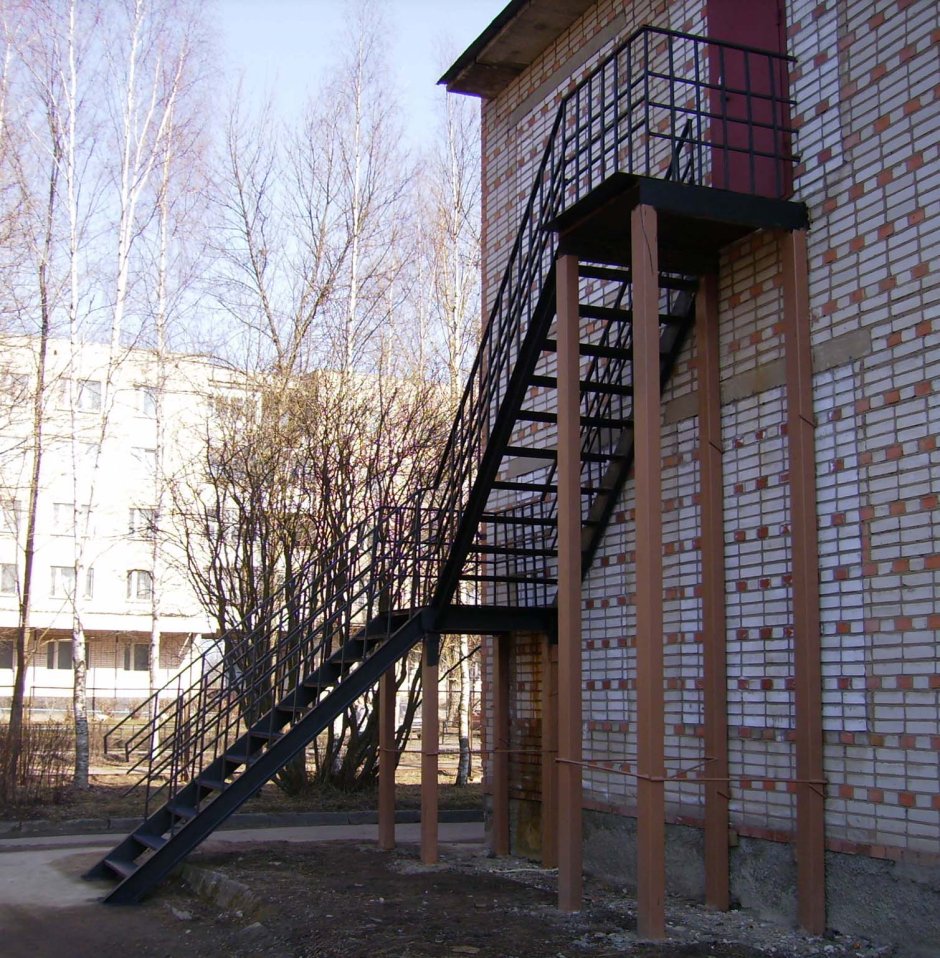 Эвакуационная лестница наружная