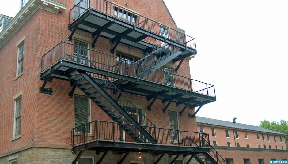 Лестница в здании