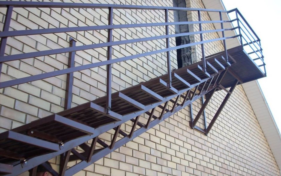 Металлические лестницы полуовальный