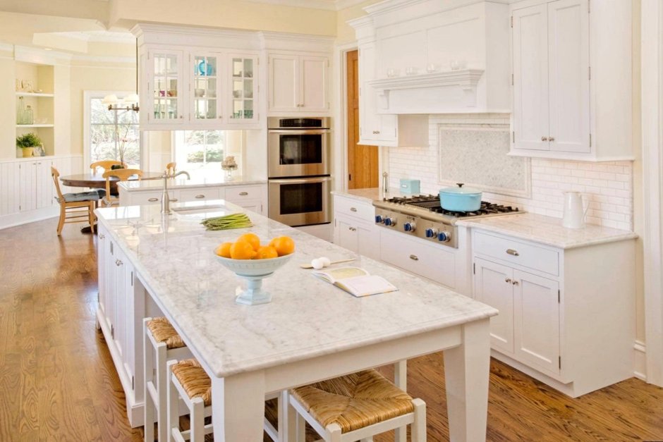 Кухонный остров со столом