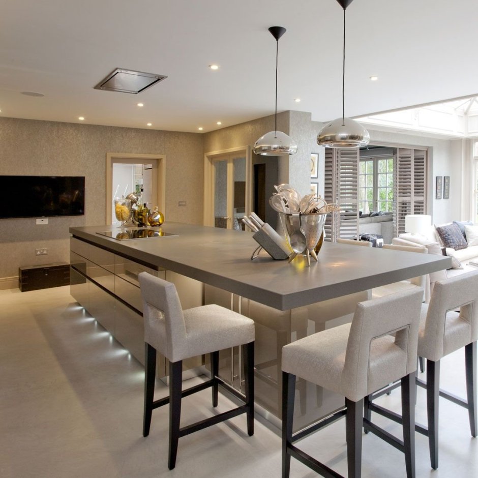 Кухонный остров с обеденной зоной