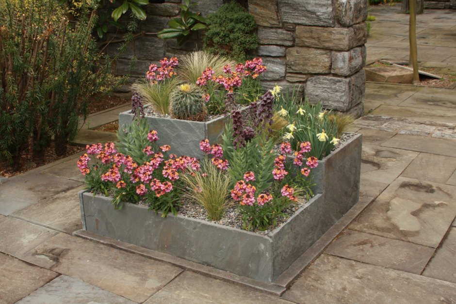 Клумба из пеноблоков