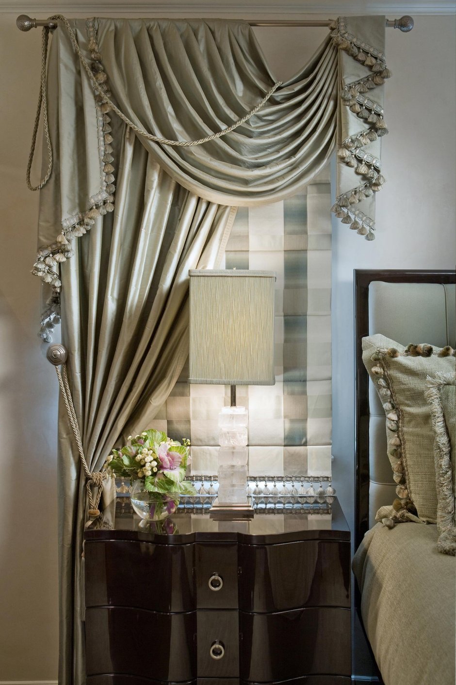 Шторы на узкое окно в спальне