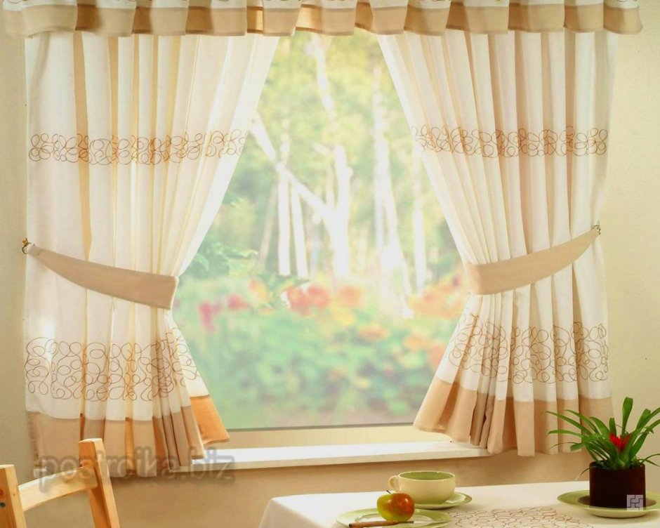 Маленькие окна в доме шторы