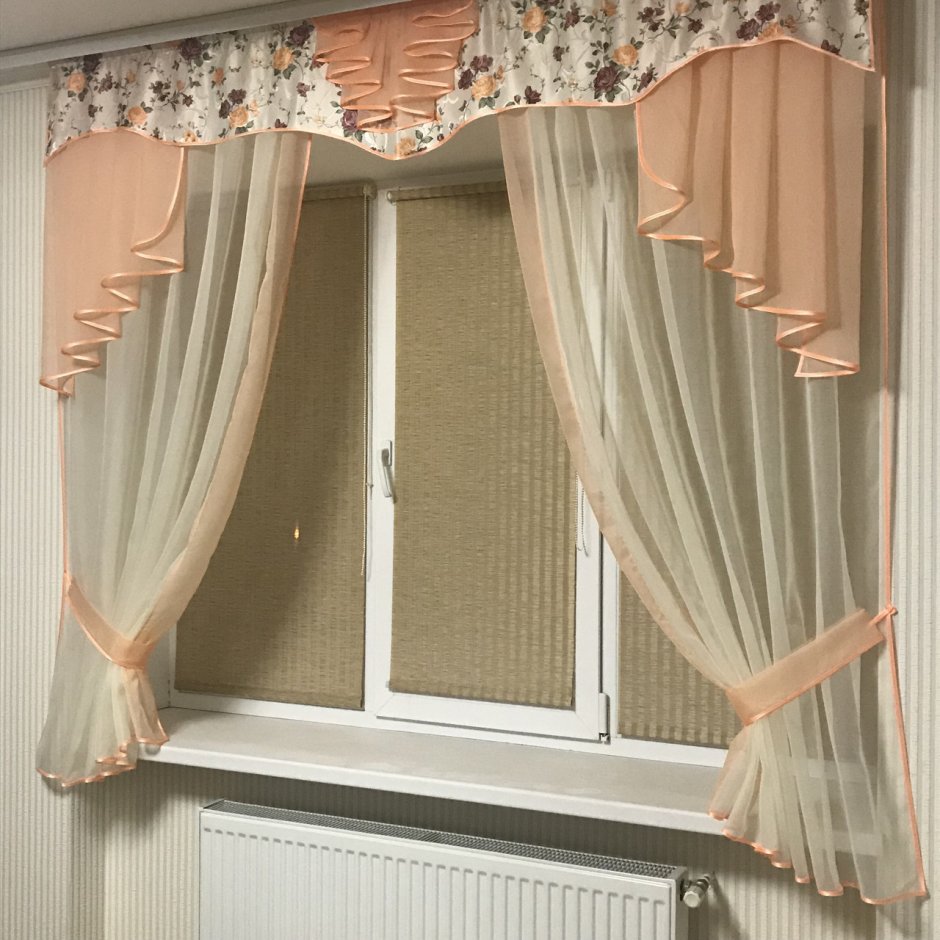 Короткие занавески на окна в гостиную