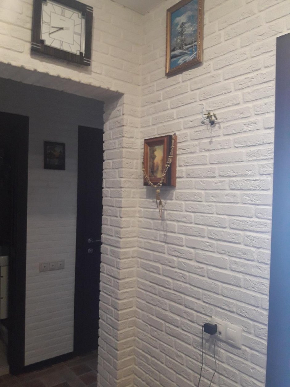 Коридор из декоративного кирпича