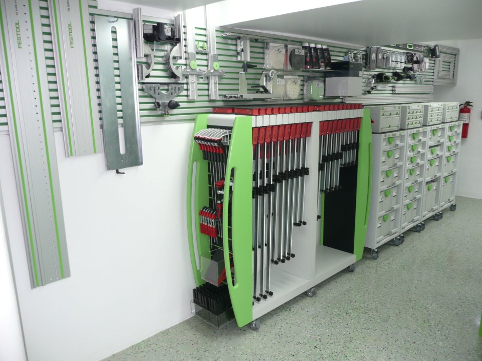 Умный шкаф для инструментов