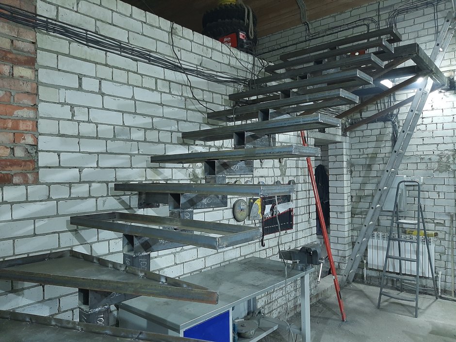 Лестница в гараже на второй этаж