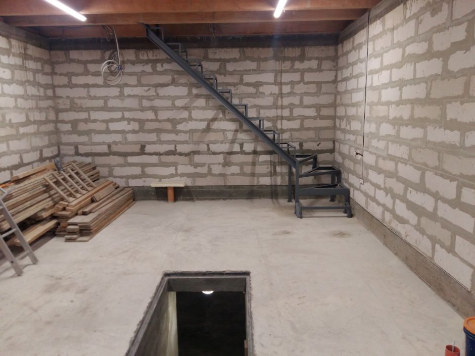 Лестница в гараже на второй этаж