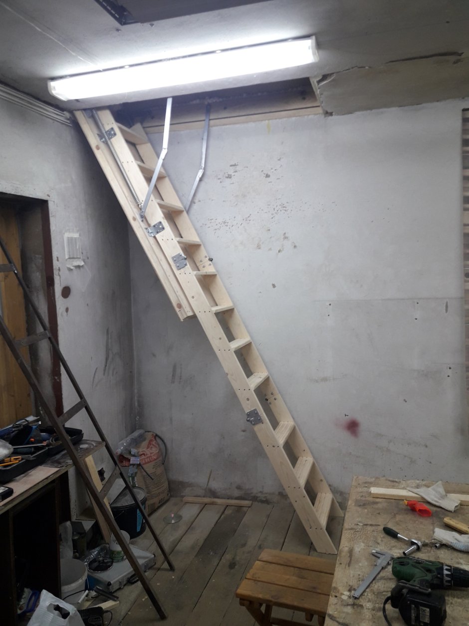 Складная лестница в подвал