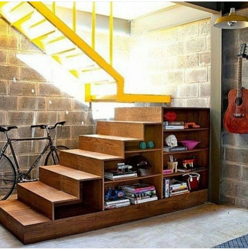 Лестница лофт с полками