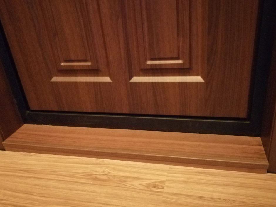 Откосы входной двери с порогом