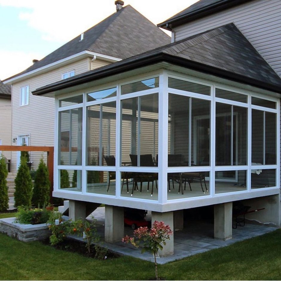 Застеклённая терраса сбоку