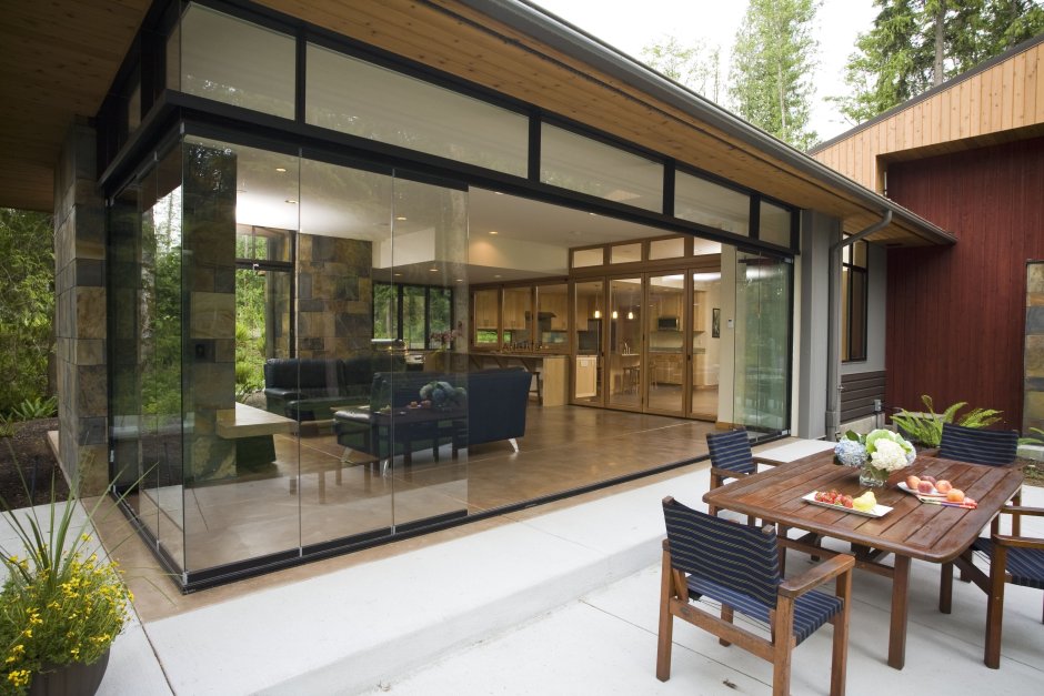 Безрамное остекление террасы