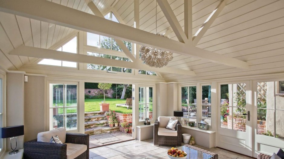 Дом с панорамными окнами и террасой