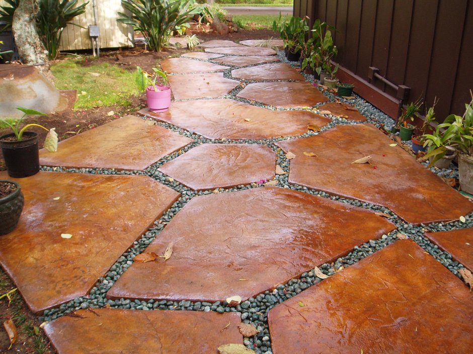 Бетонная дорожка под камень