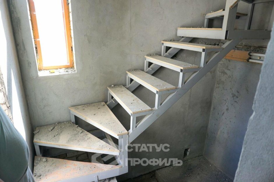 Лестница с 2 забежными ступенями