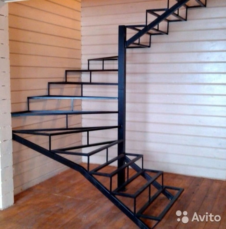 Лестница металлический каркас п образный