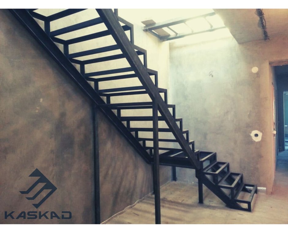 Лестница из швеллера 12п