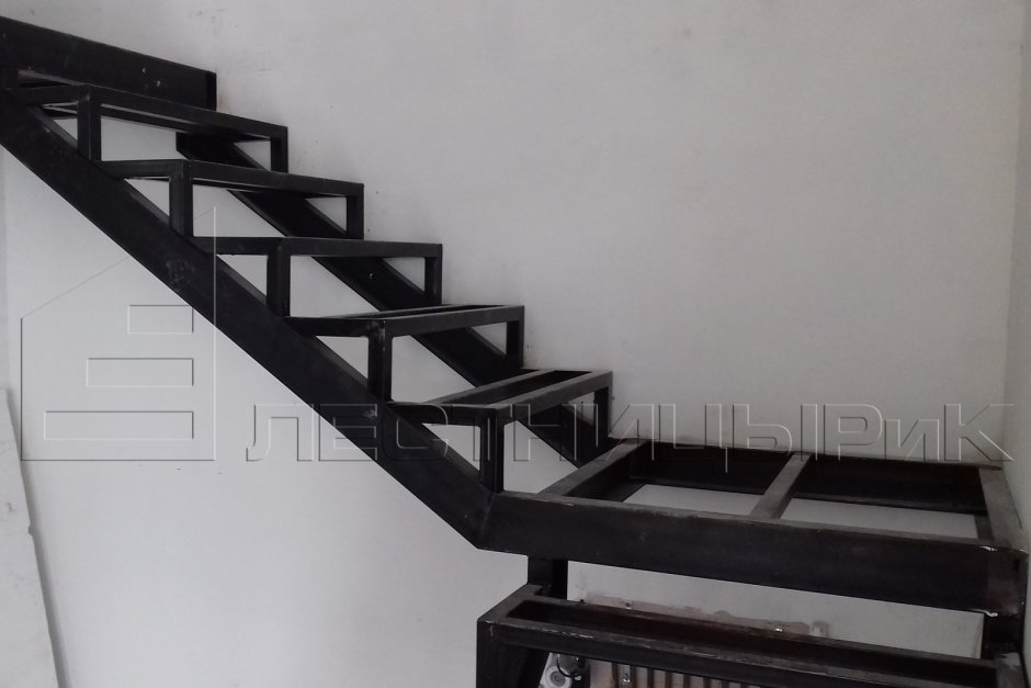 Лестница металл 40на40 труба