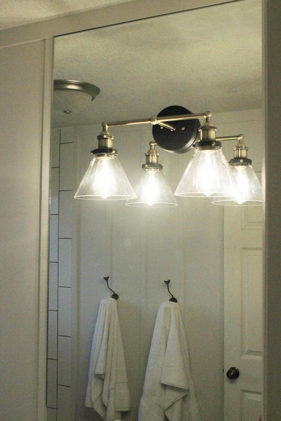 Светильник для зеркала