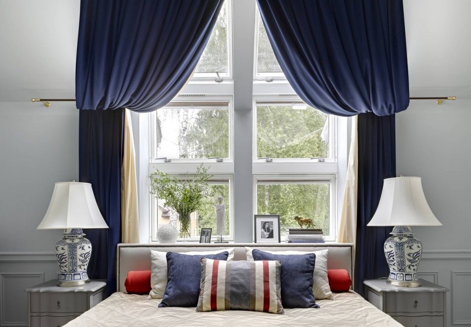 Синие шторы в интерьере