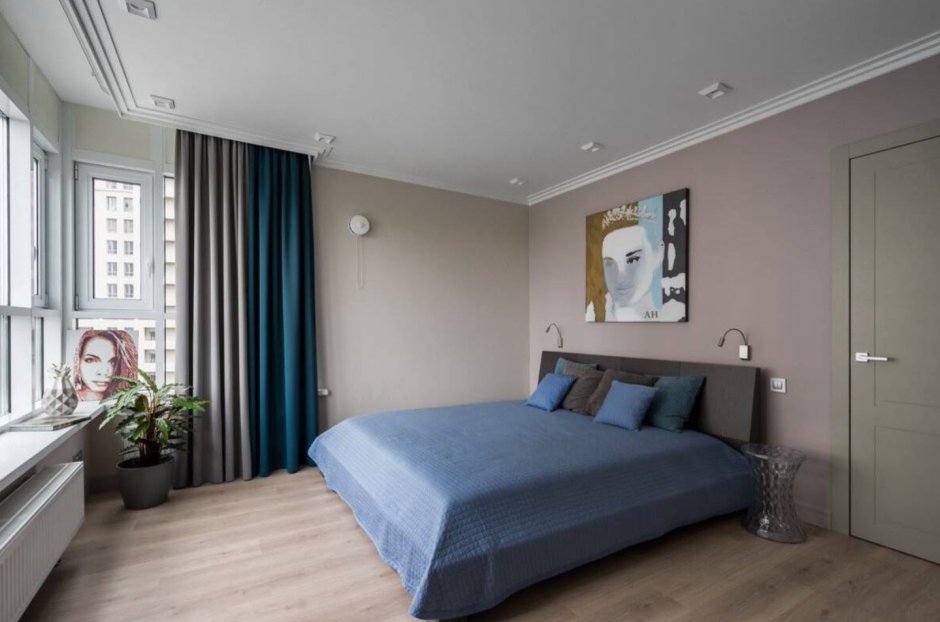 Синие шторы в спальне