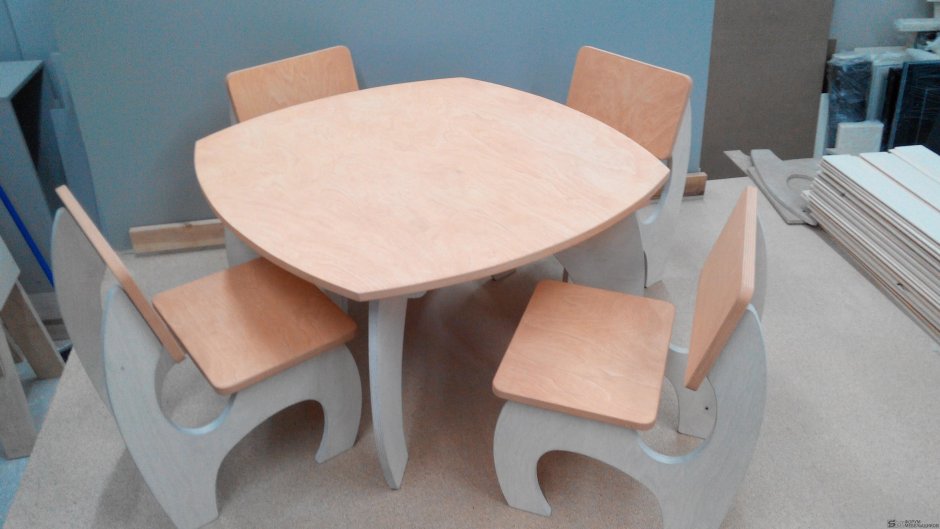 Крашеная фанера