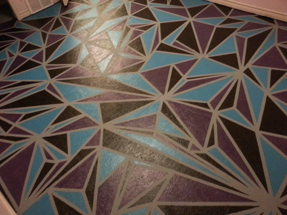 Лакированная фанера на полу