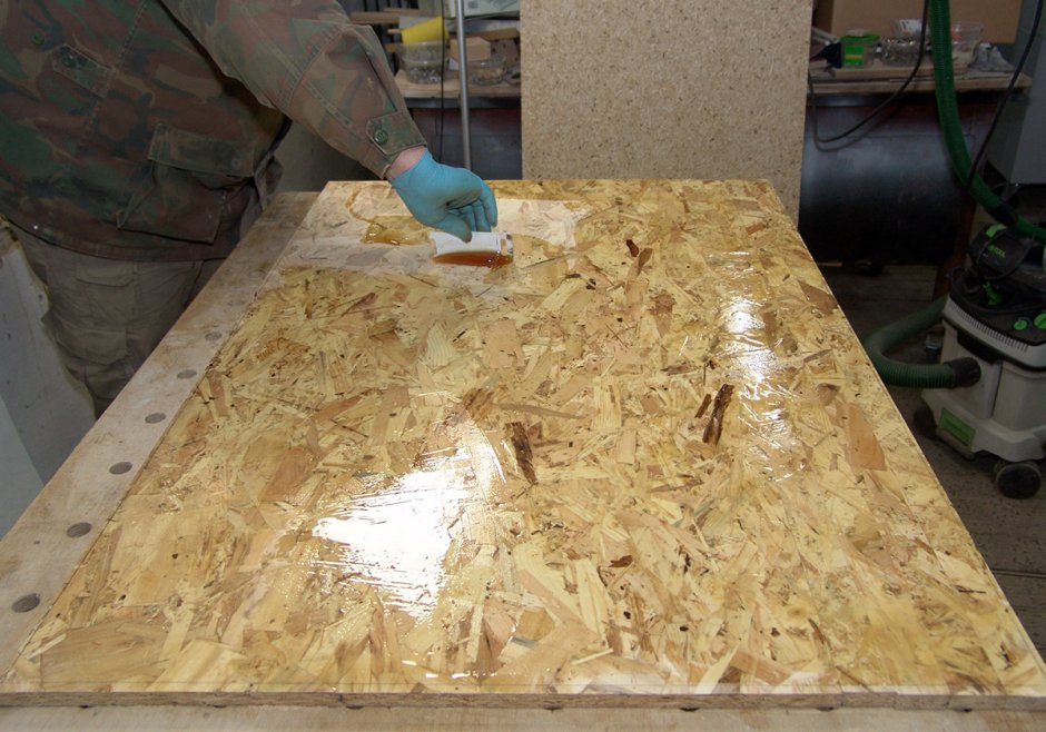 Крашенная фанера на полу