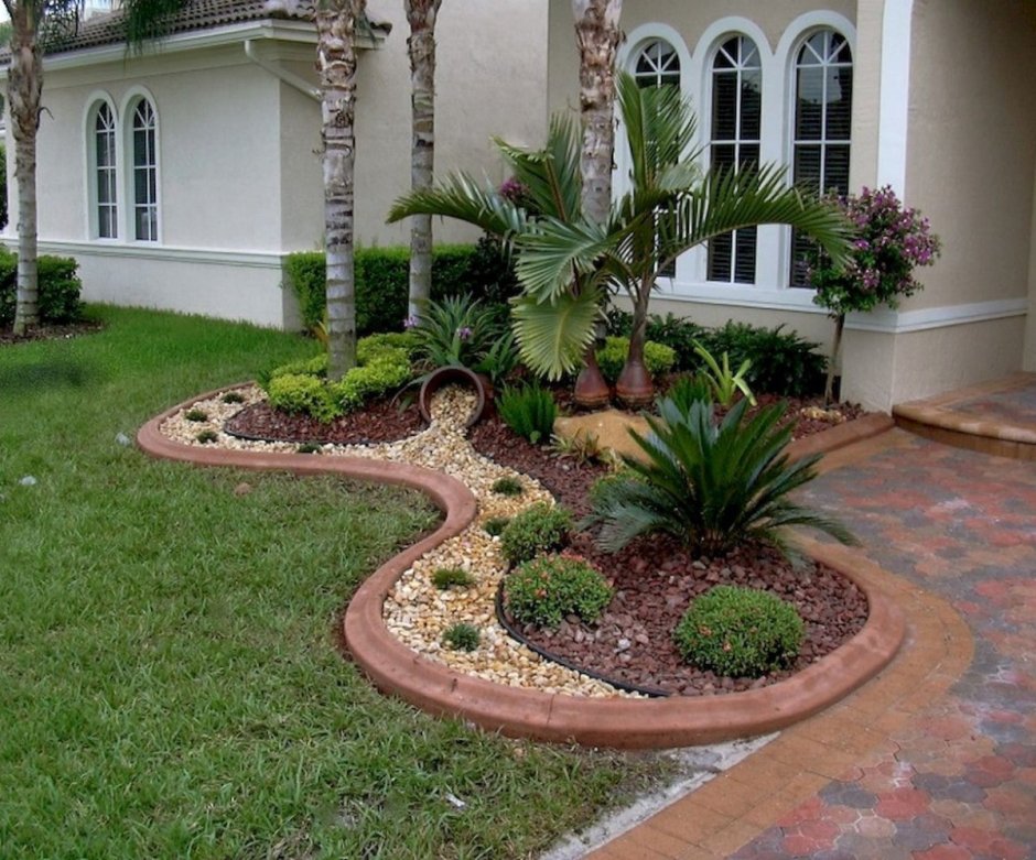 Дорожки и клумбы в частном доме