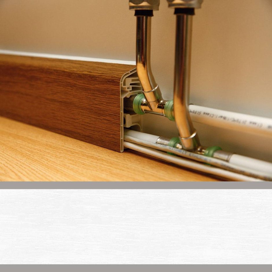 Плинтус для труб отопления Rehau