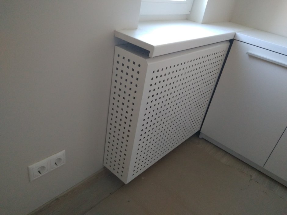 Экран навесной металлический глухой для батареи 900х600х150