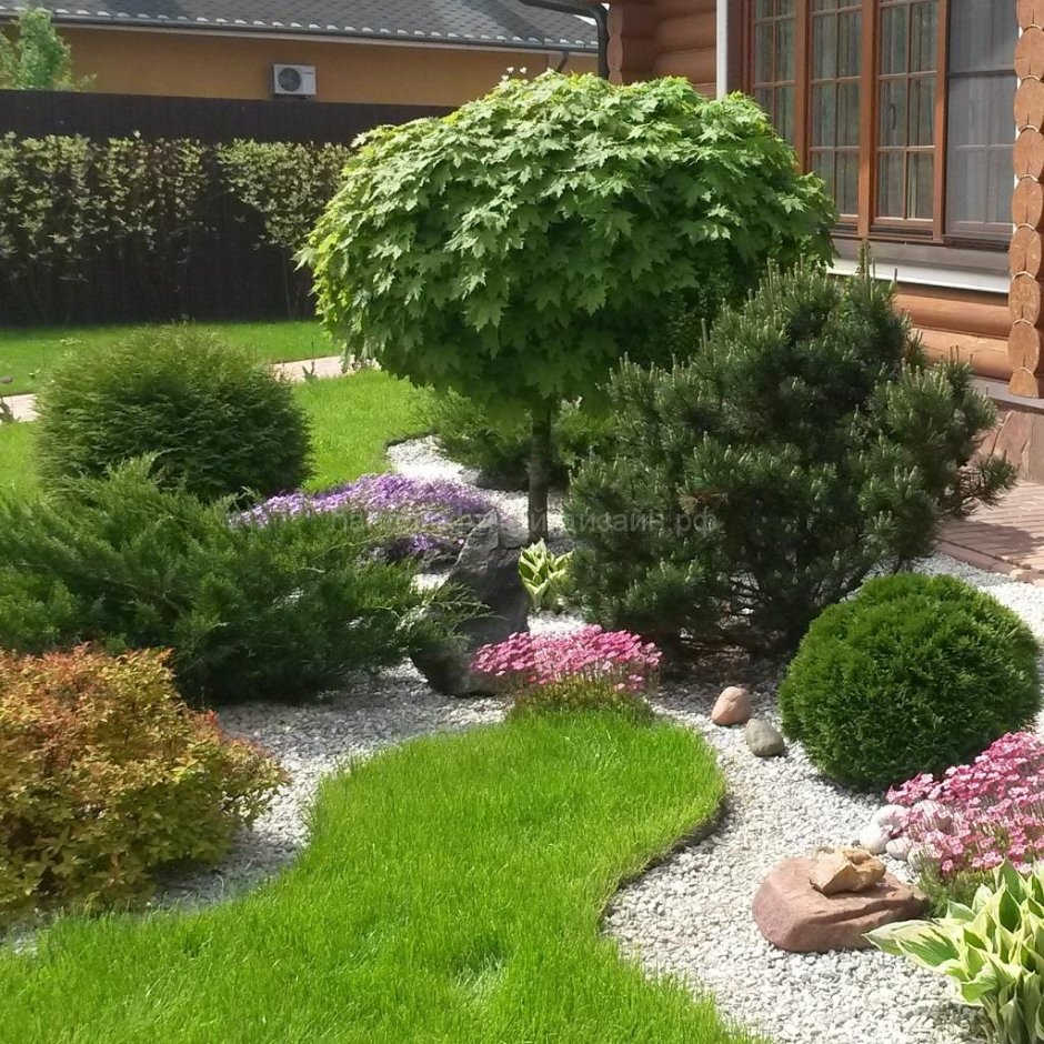 Цветник у веранды