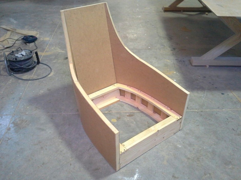 Диван изогнутой формы