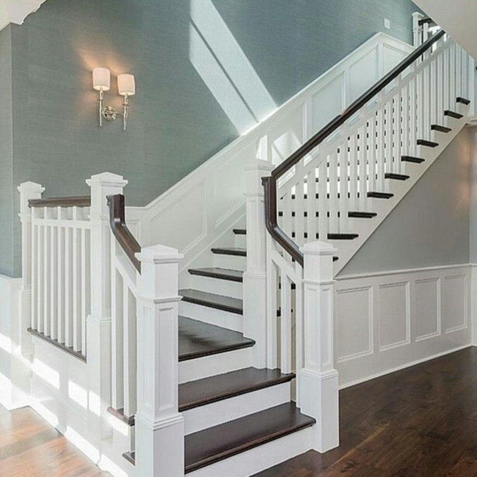 Белая лестница