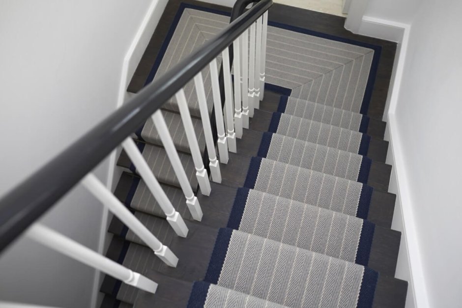 Ступени серого цвета